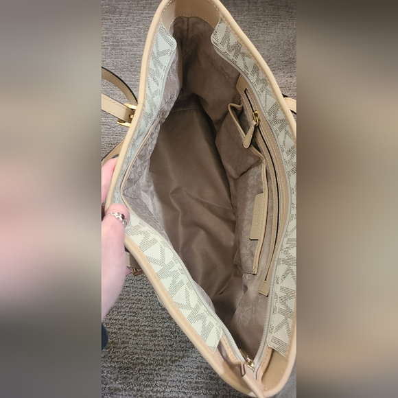 Purse - Picture 4 of 4